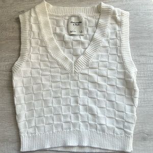 Abercrombie Checkered White Sweater Vest